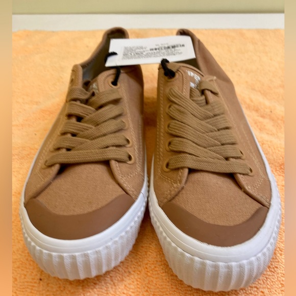 SUPERDRY
Low Pro 2.0 Lace-Up Sports Shoes - Picture 8 of 11